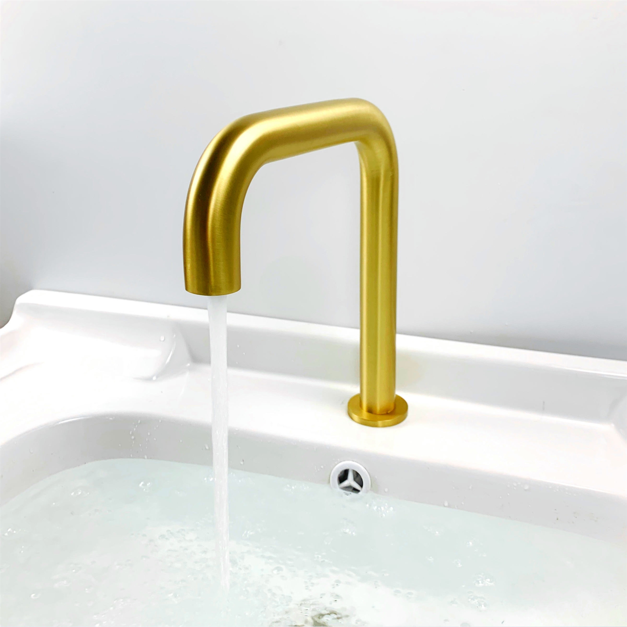 Field deployment of Fontana Time-of-Flight touchless faucets across commercial projects