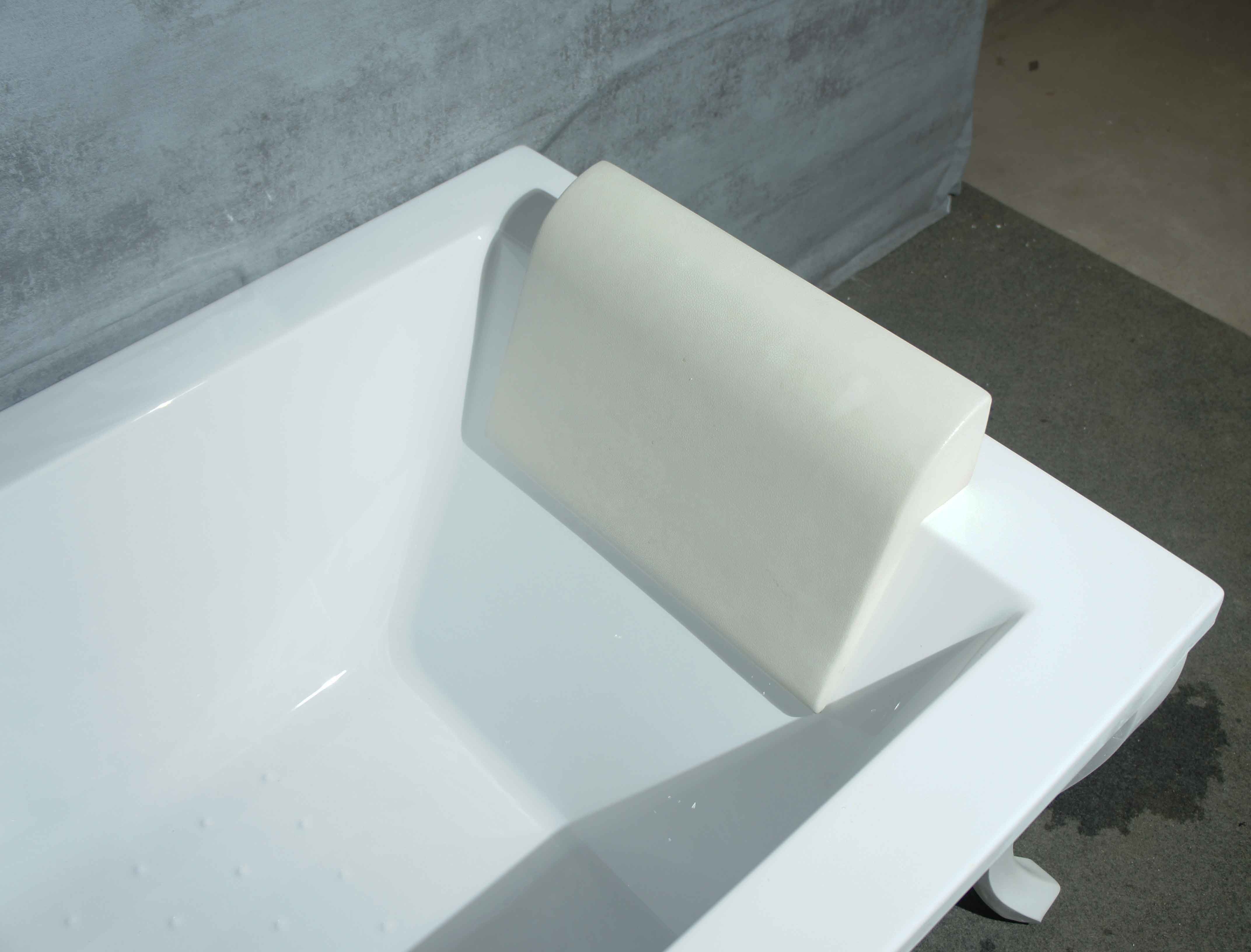 Chicago-One-Person-Solid-Surface-Soaking-Bathtub