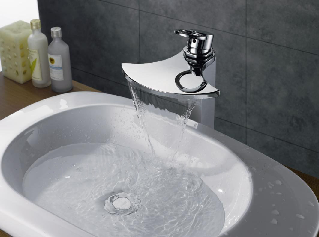 ms05-h-2013-brass-waterfall-bathroom
