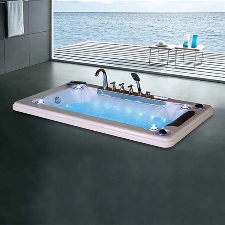 Hotel Bathtub